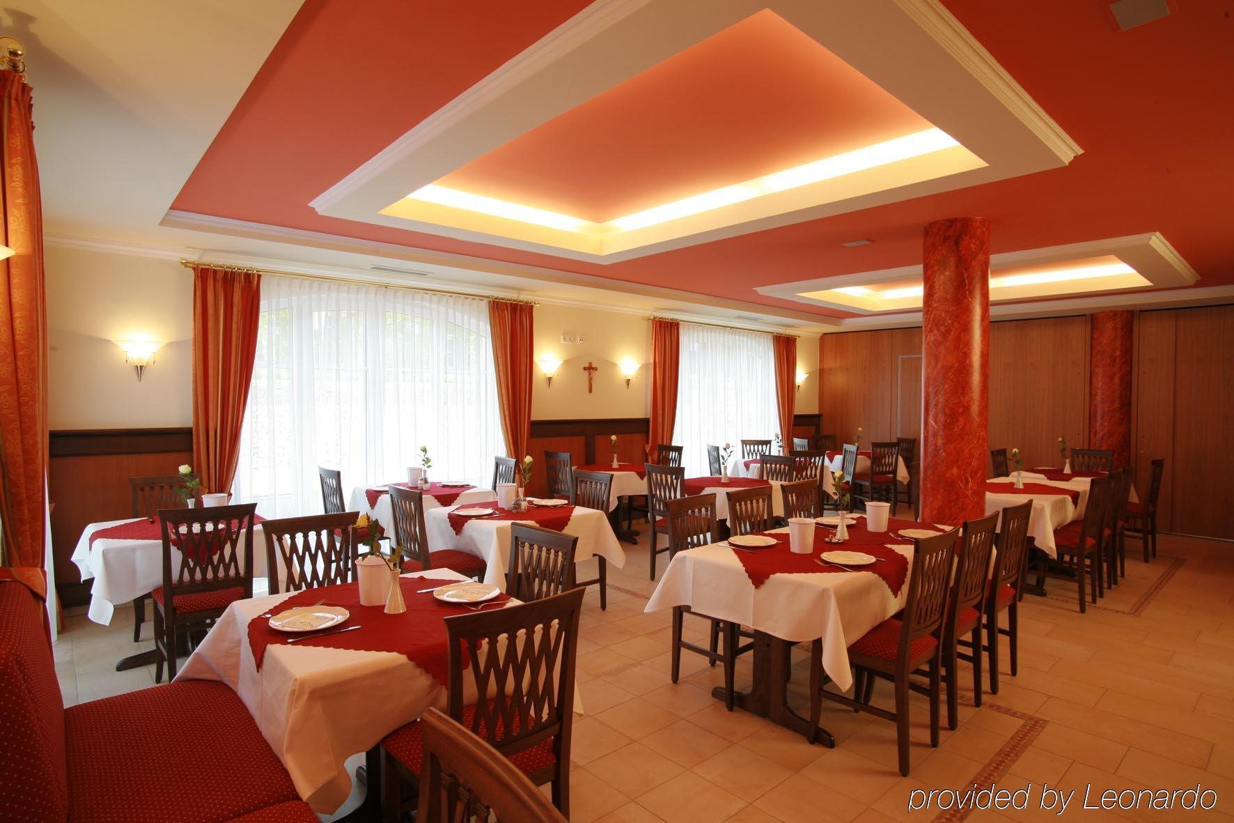 Akzent Hotel Bayerwald-Residenz Нойкирхен Ресторан фото