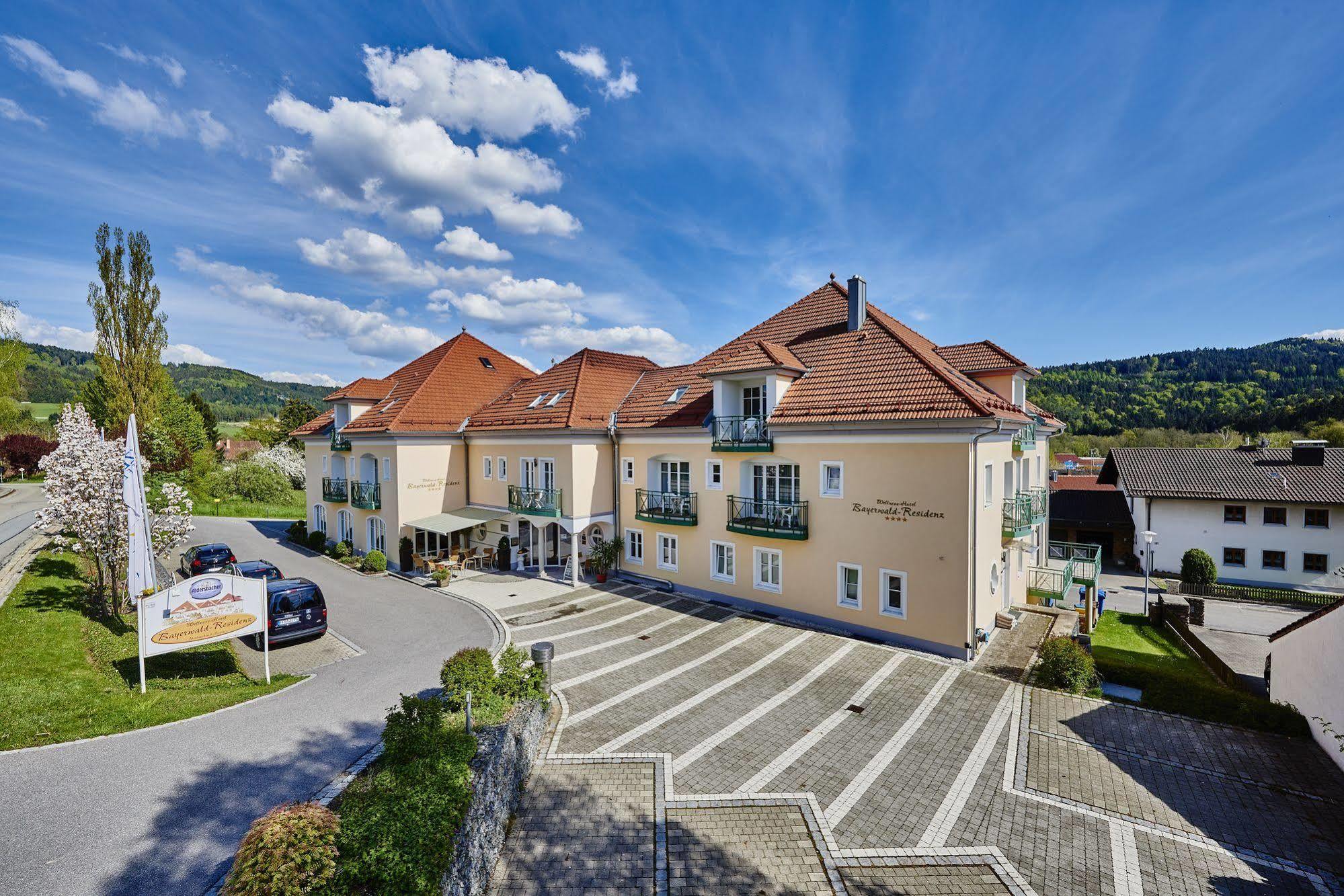 Akzent Hotel Bayerwald-Residenz Нойкирхен Экстерьер фото